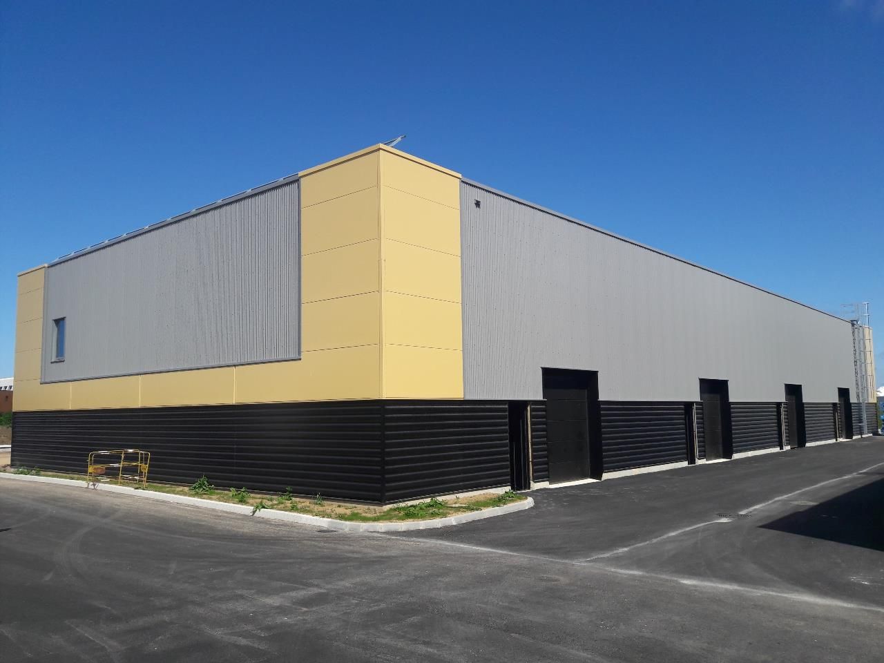 Vente local d''activites 2535 m² divisibles à partir de 263 m²