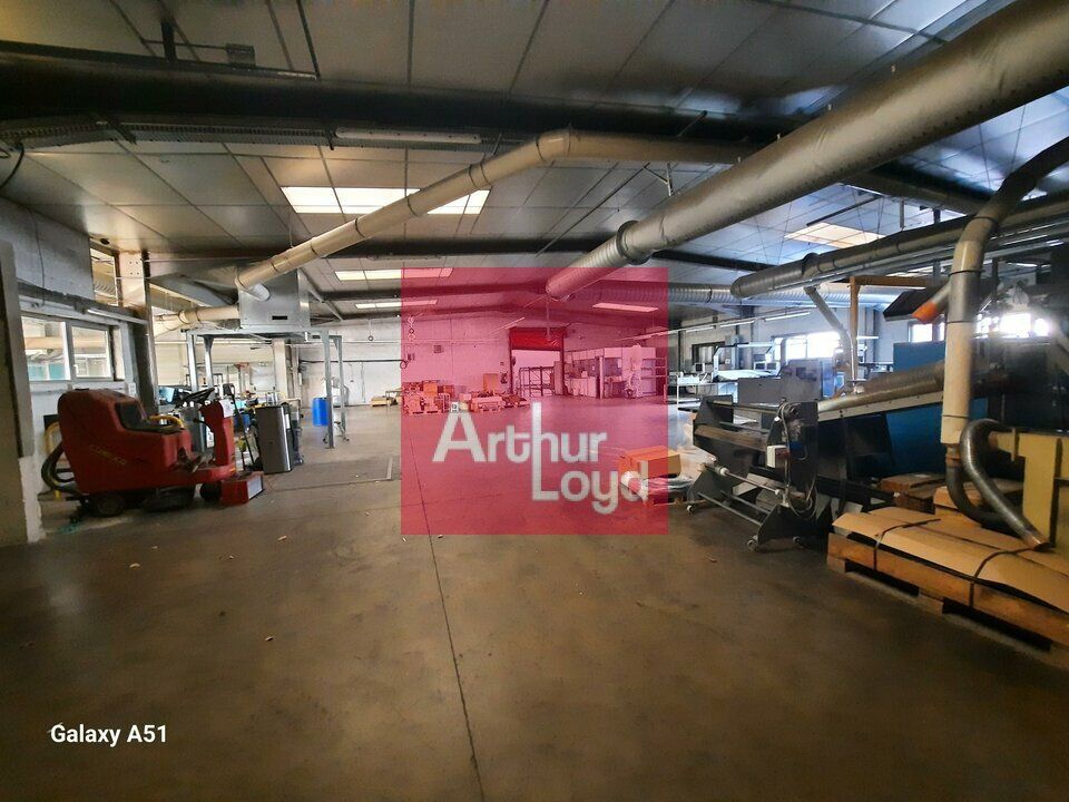 PONT DU CHATEAU A VENDRE LOCAL ACTIVITE 2500 M² - PARCELLE 7957 M² - 1 QUAI