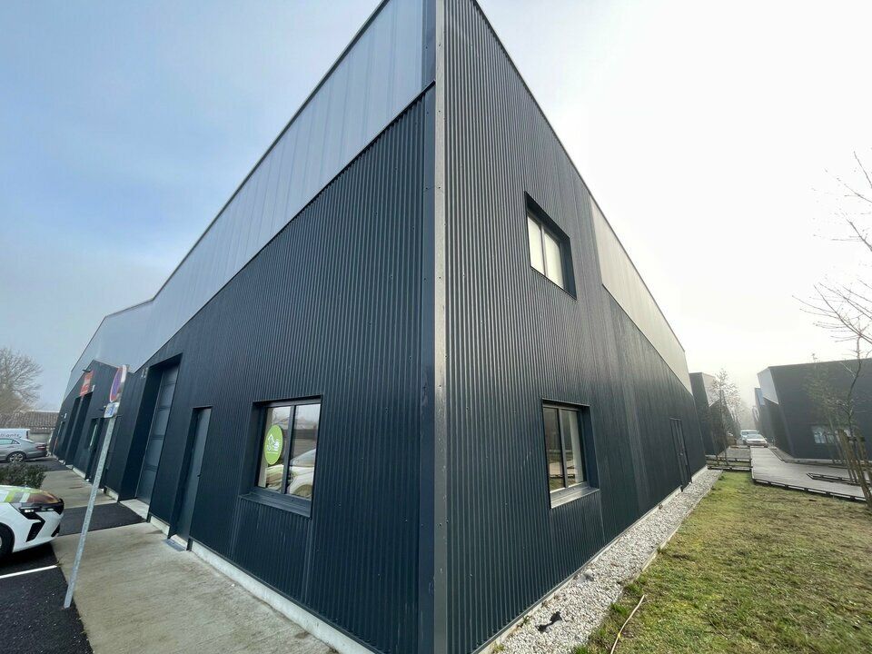 MERIGNAC - CELLULE DE 370 M² A LOUER