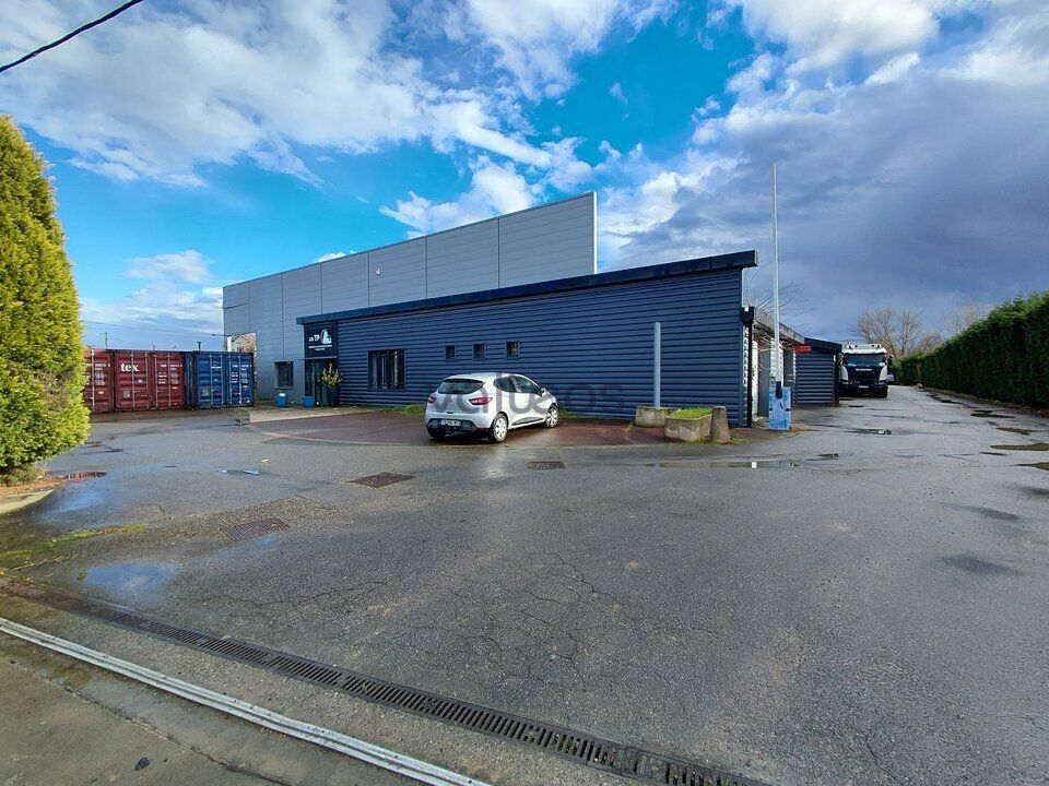 Vente local d''activites 2435 m² non divisibles