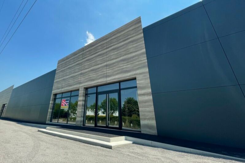 Location local commercial 1025 m² divisibles à partir de 425 m²