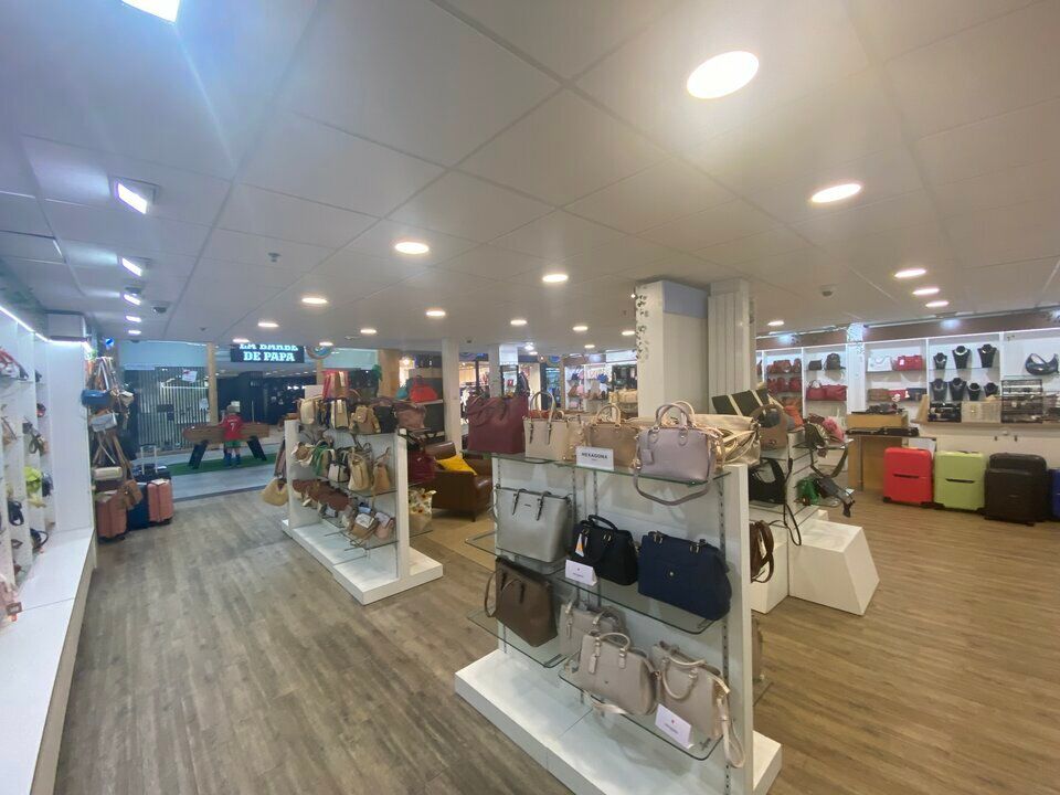 Location local commercial 270 m² non divisibles