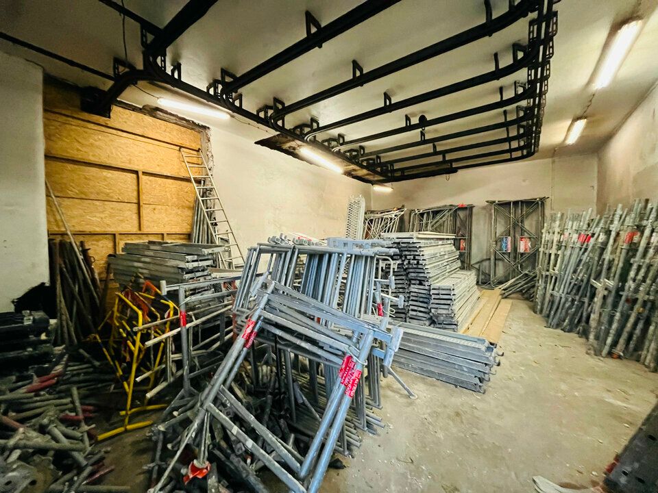 Location local d''activites 120 m² non divisibles