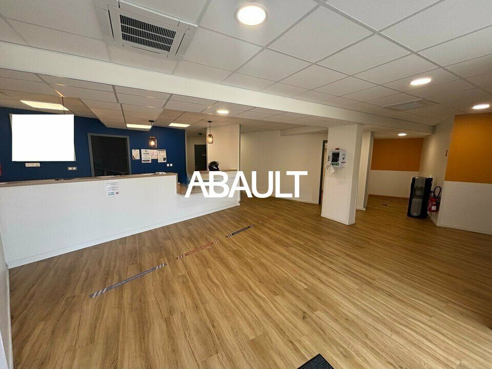 A LOUER LOCAL COMMERCIAL ou VITRINE BUREAUX de 162m² A L'UNION (Nord Est de Toulouse)