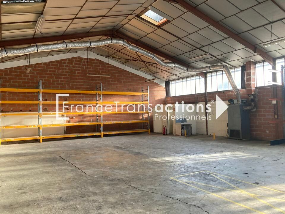 Location local commercial 300 m² non divisibles