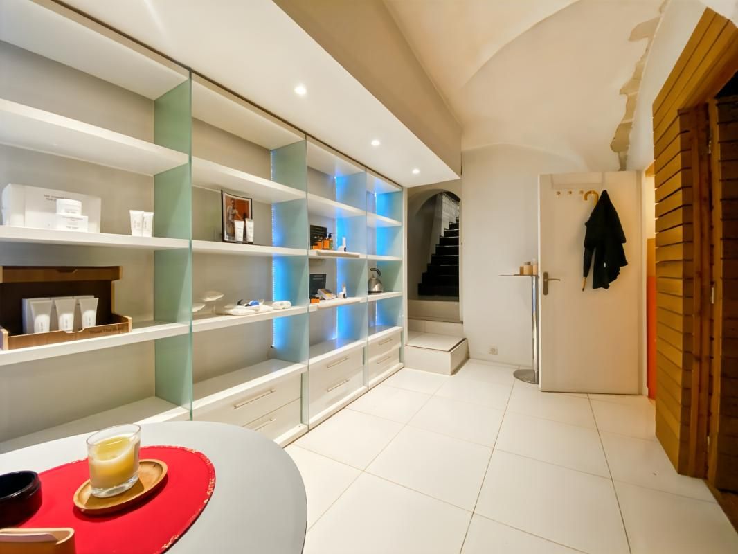 Location local commercial 61 m² non divisibles