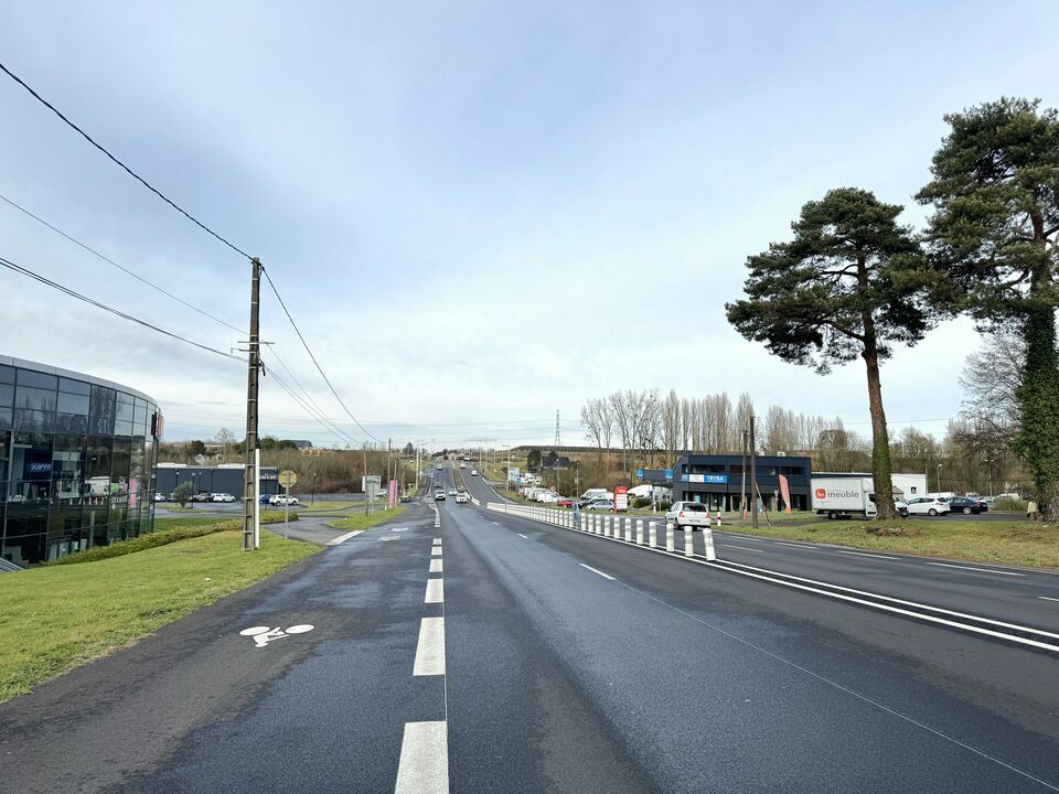 Location local commercial 156 m² non divisibles