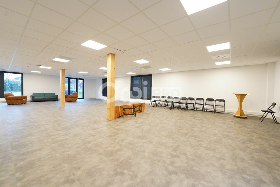 Location bureaux 1076.76 m² divisibles à partir de 151.89 m²