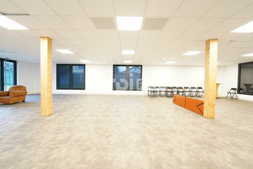 Location bureaux 163.89 m² non divisibles