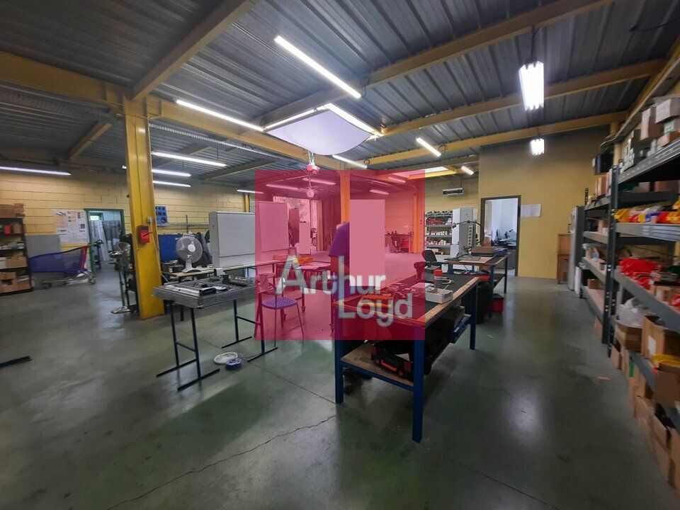 RIOM A VENDRE LOCAL ACTIVITE 965 M² 