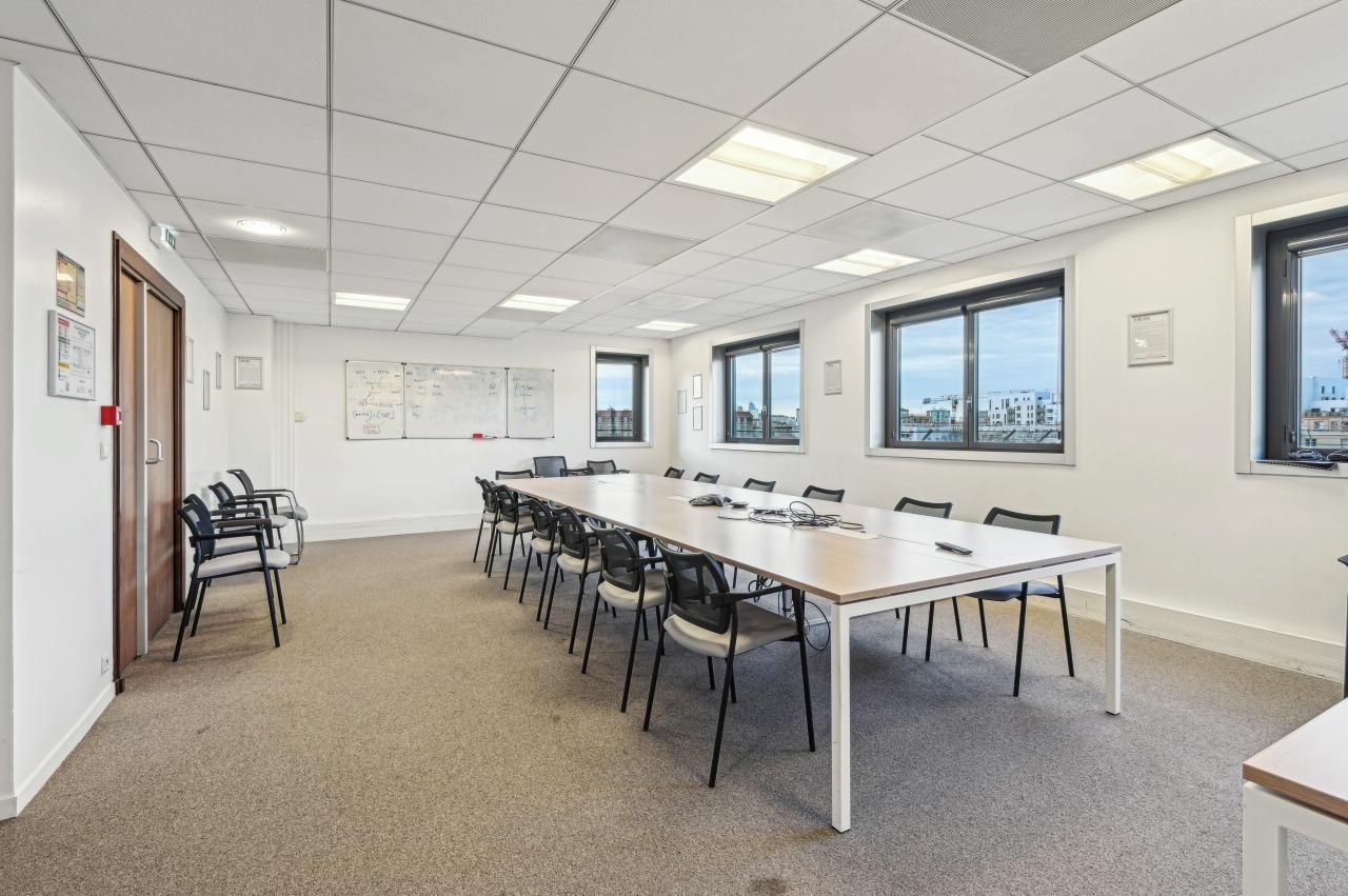 420 m² pour ce bureaux en location à Colombes