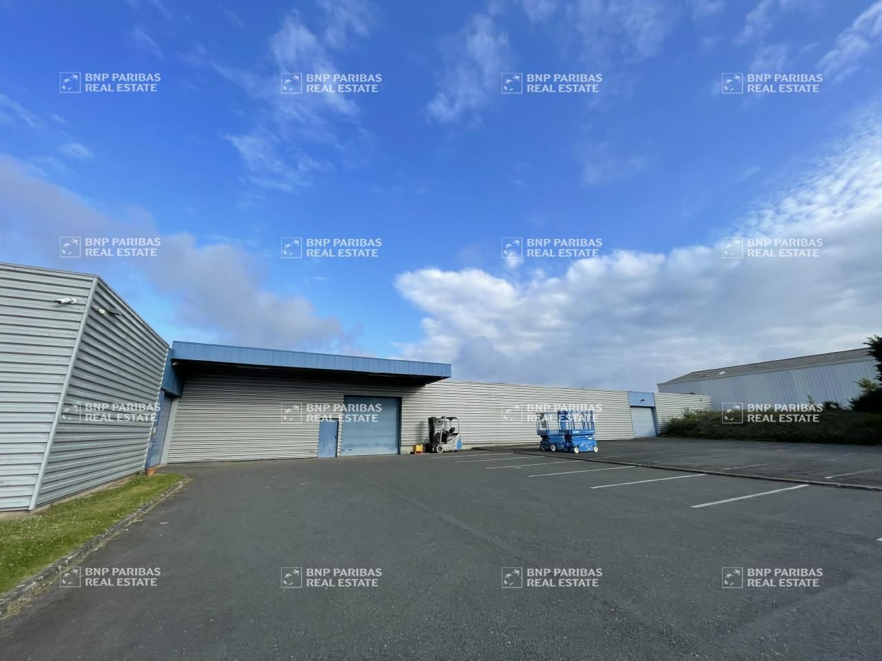 1885 m² pour ce activité en vente à Fleury-les-aubrais