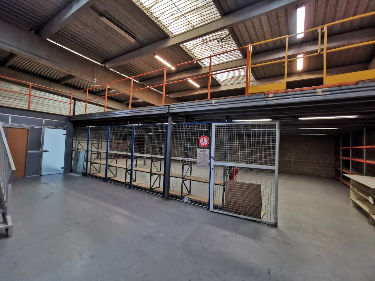 Location PME-PMI 650 m² non divisibles 93350 Le bourget