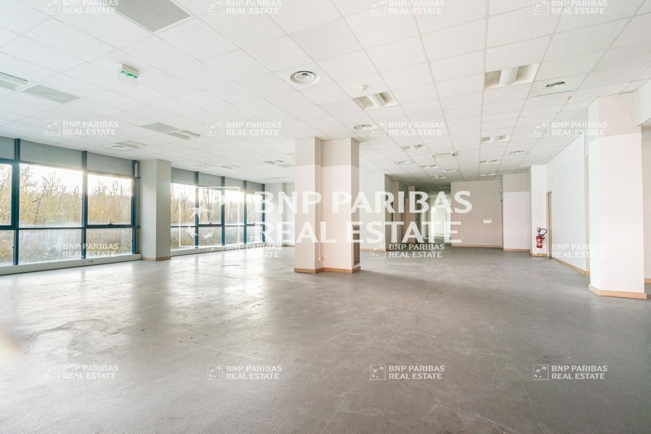 230 m² pour ce bureaux en location à Clamart