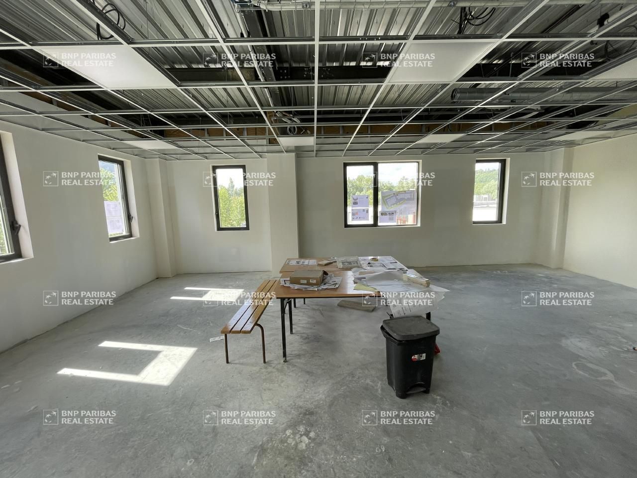 Vente Bureaux 1691.8 m² divisibles 73420 Mery