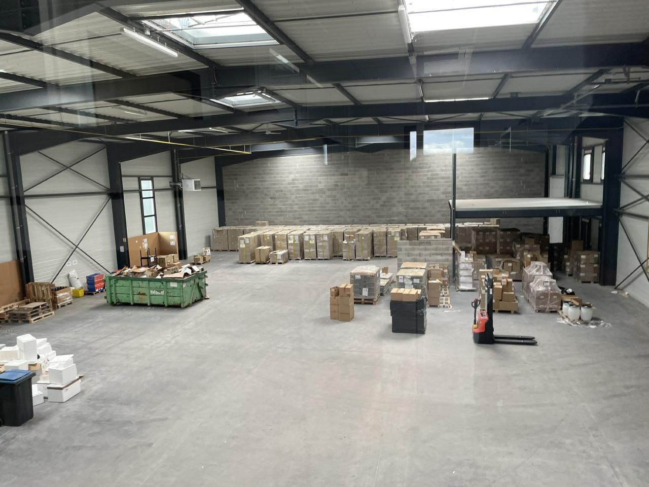 1118 m² pour ce activité en location à Saint-priest