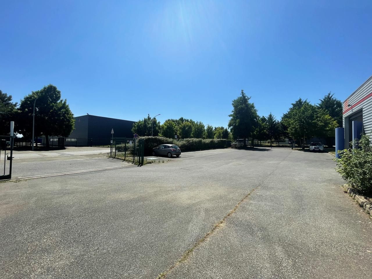 Location Activité 850 m² non divisibles 78550 Houdan