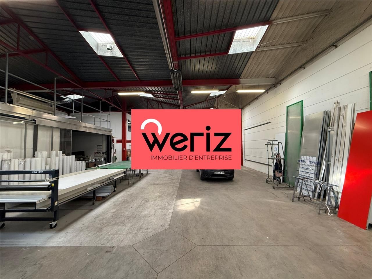 Situé en façade de l'A50, bénéficiant d'une excel