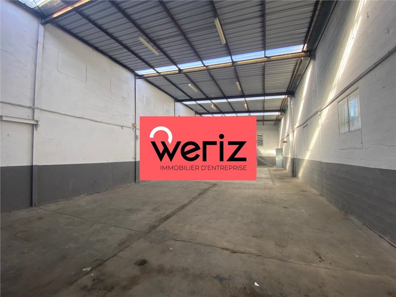 Situé en plein coeur de la ZI ESTROUBLANS, sur un