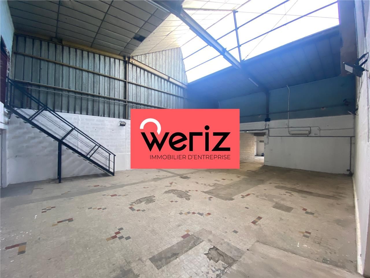 Situé en plein coeur de la ZI ESTROUBLANS, sur un