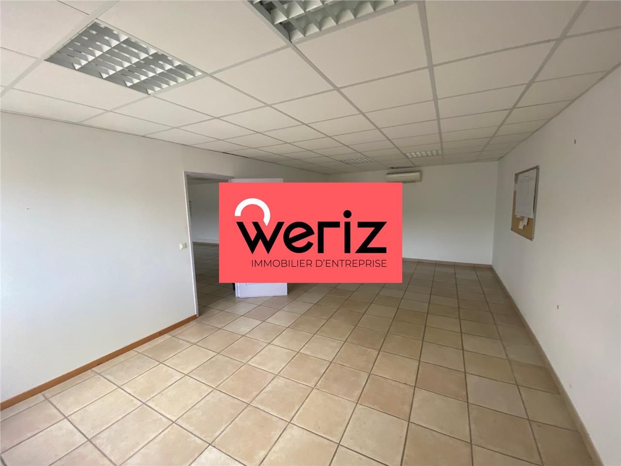 Situé dans la Zone ATHELIA, à l'entrée des autoro