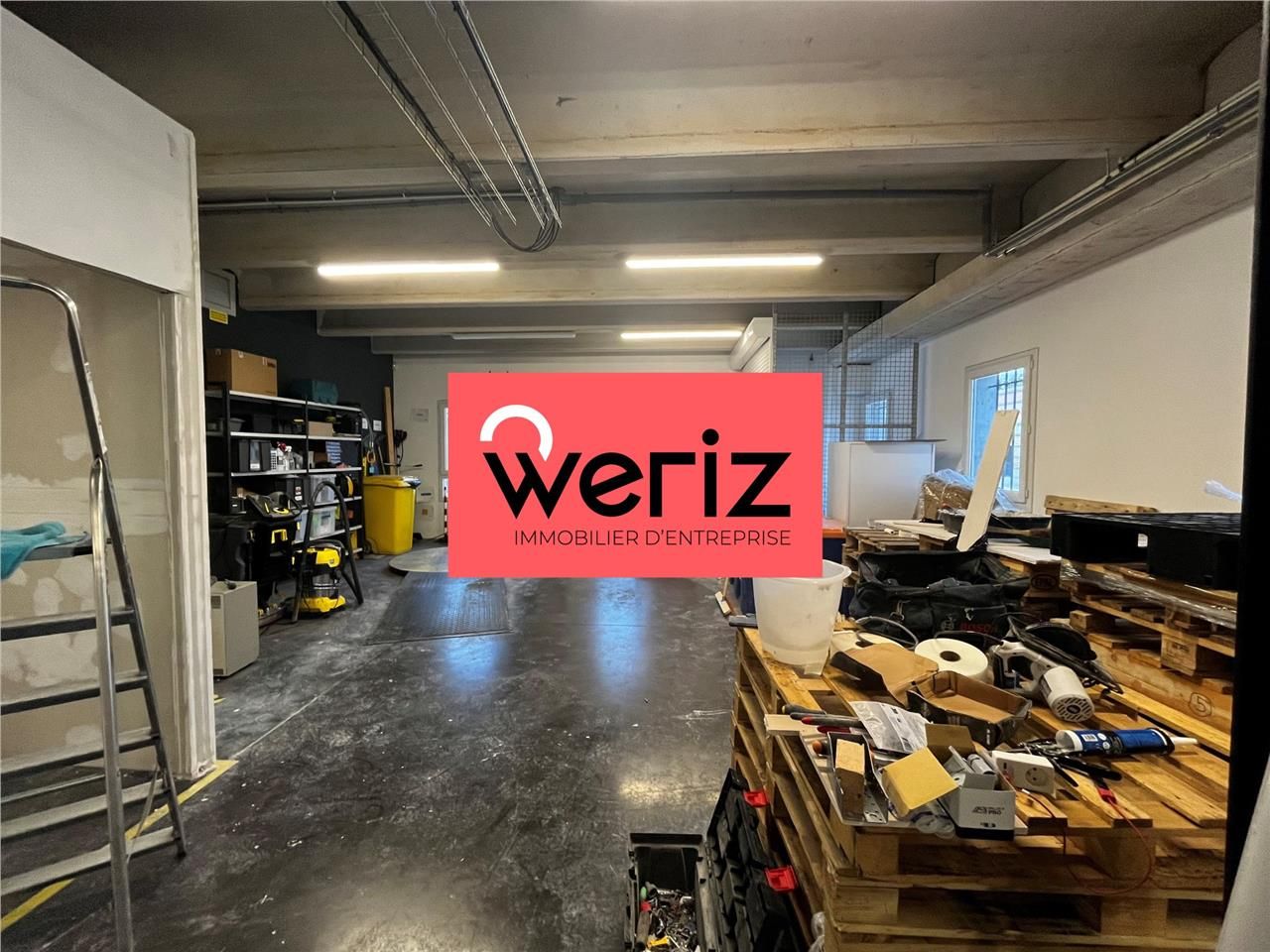 Situé dans la ZI ANJOLY, à proximité des axes aut