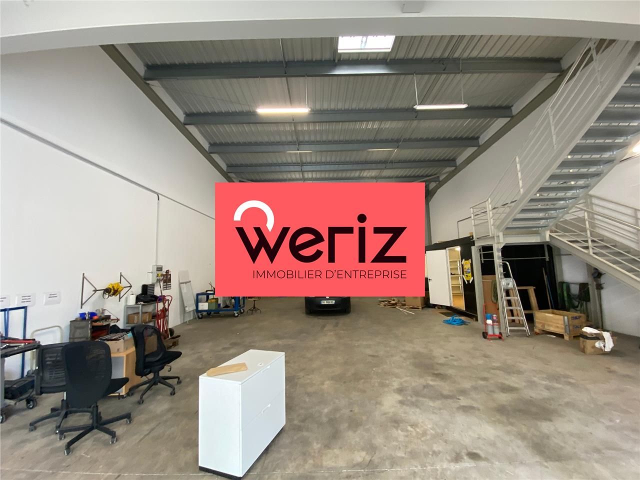 Situé dans la ZI Athélia, à proximité des axes au