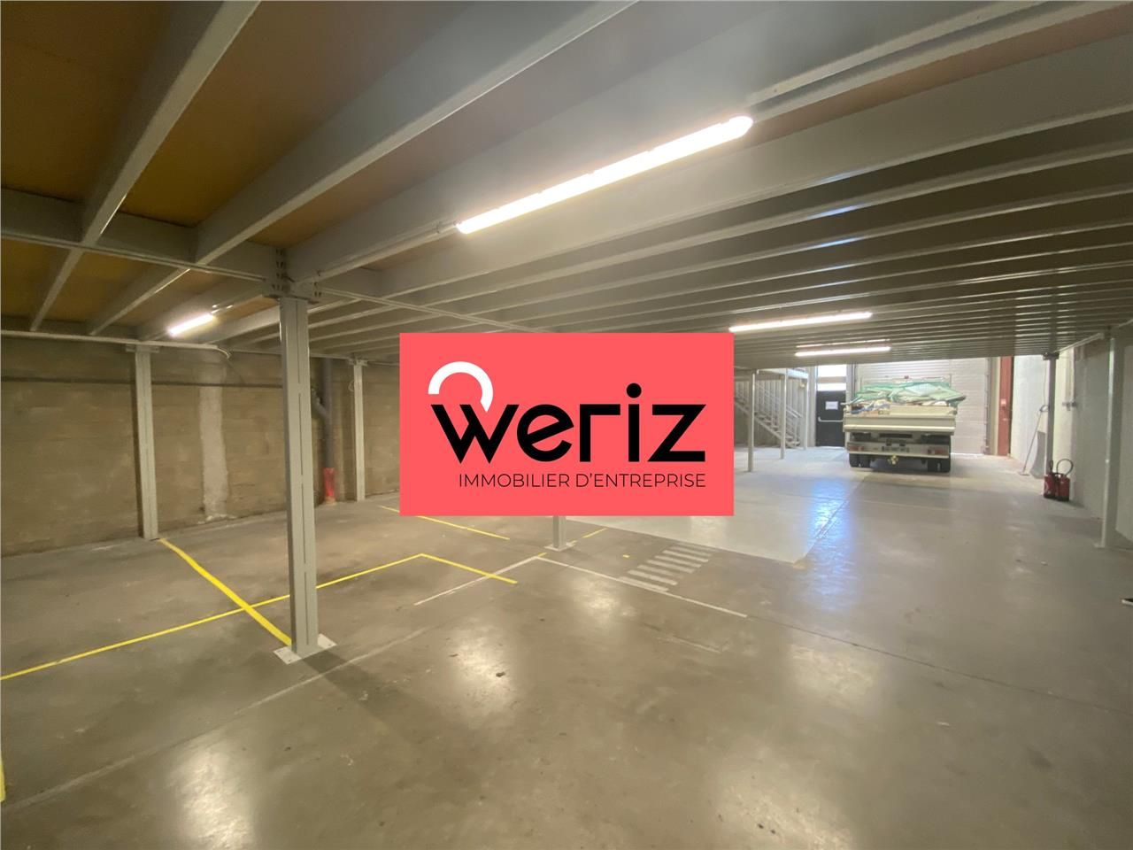 Situé au coeur de SAUMATY SEON, à proximité des a