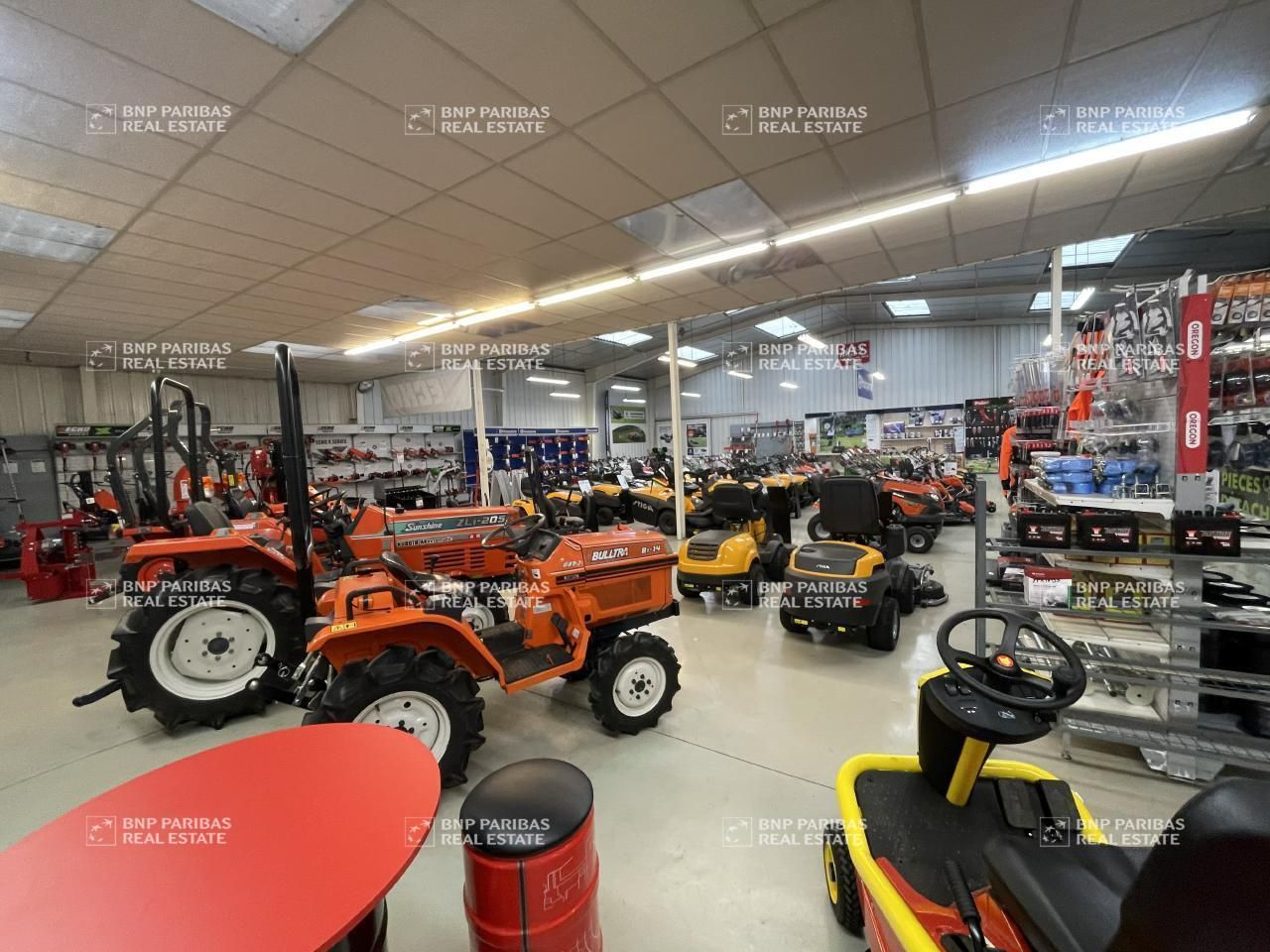 1770 m² pour ce activité en location à Betton