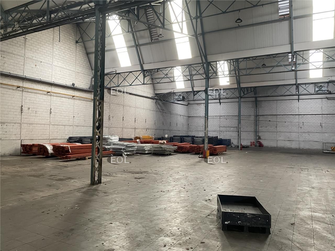 A LOUER : local d'activité de 1 500m² + 4 000m² de terrain à Bezons