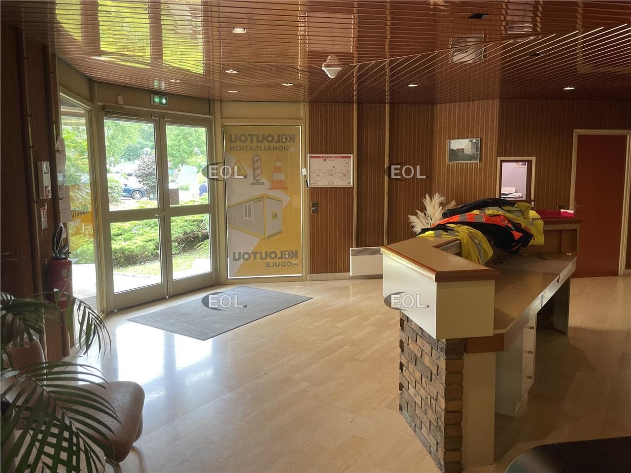 A LOUER - Bâtiment indépendant de 2 110m² sur 13 000m² de terrain - Ennery (95)