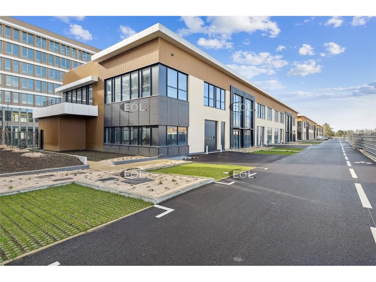 Location Local d'activités 1832 m² divisibles à partir de 843 m²