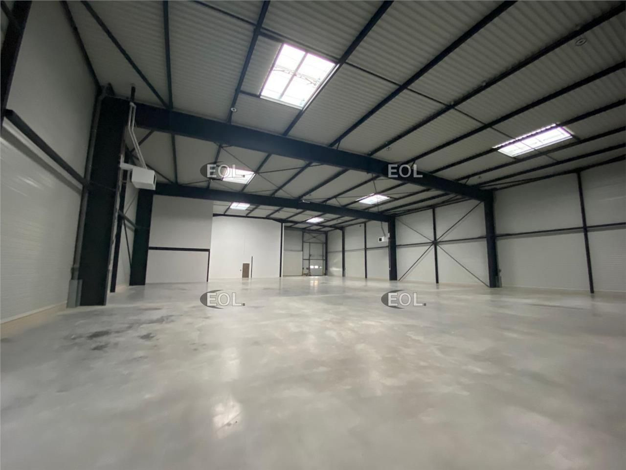 Vaires-sur-Marne (77) - A Vendre / A Louer - Local d'activité avec bureaux de 1 675 m²