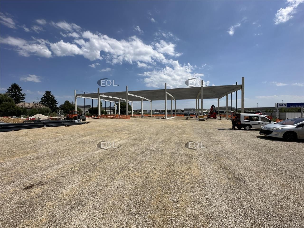 A LOUER - Local d'activité avec bureaux de 1 851 m² à Servon (77)