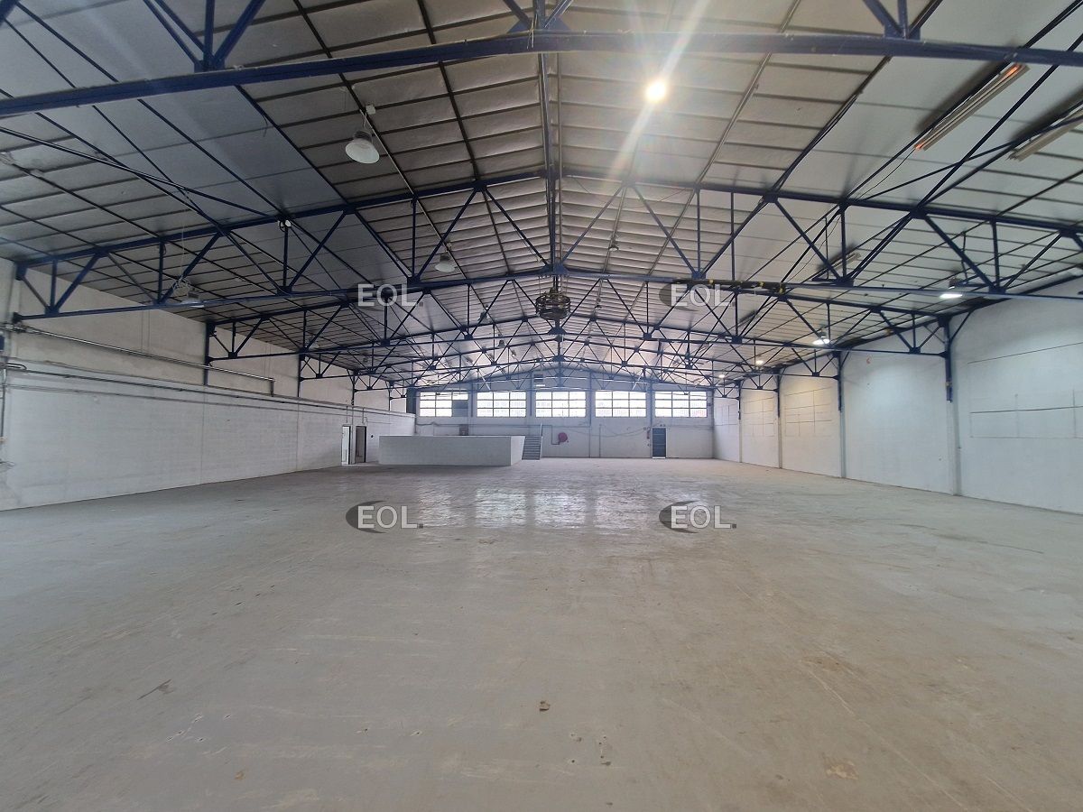 A LOUER : bâtiment d'activité de 2 391m² à Nanterre