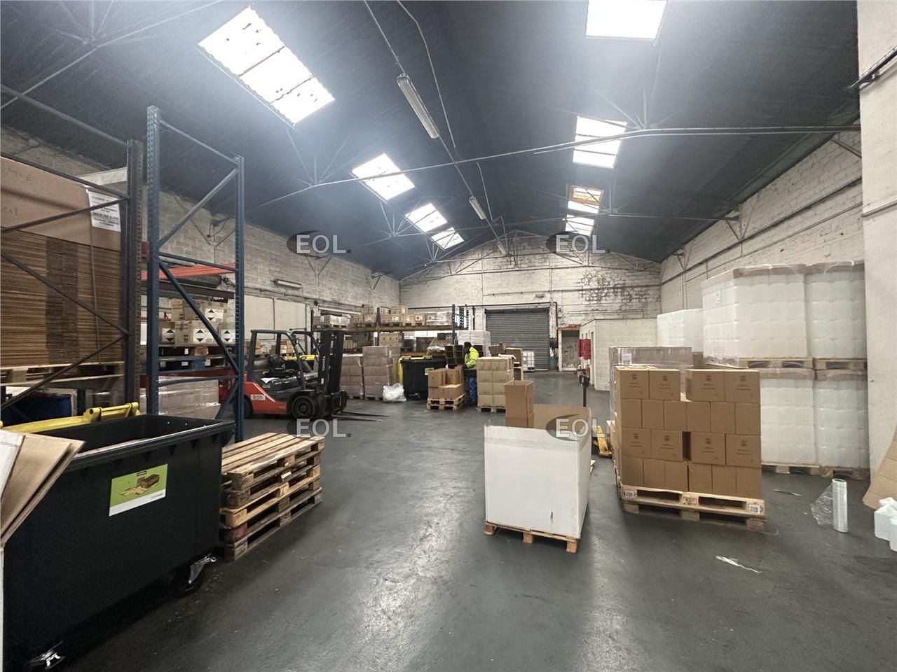 Local d'activité avec bureaux de 1 315 m² à vendre - Brie-Comte-Robert (77)