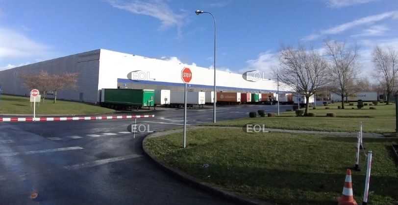 Location Entrepôt 24905 m² non divisibles