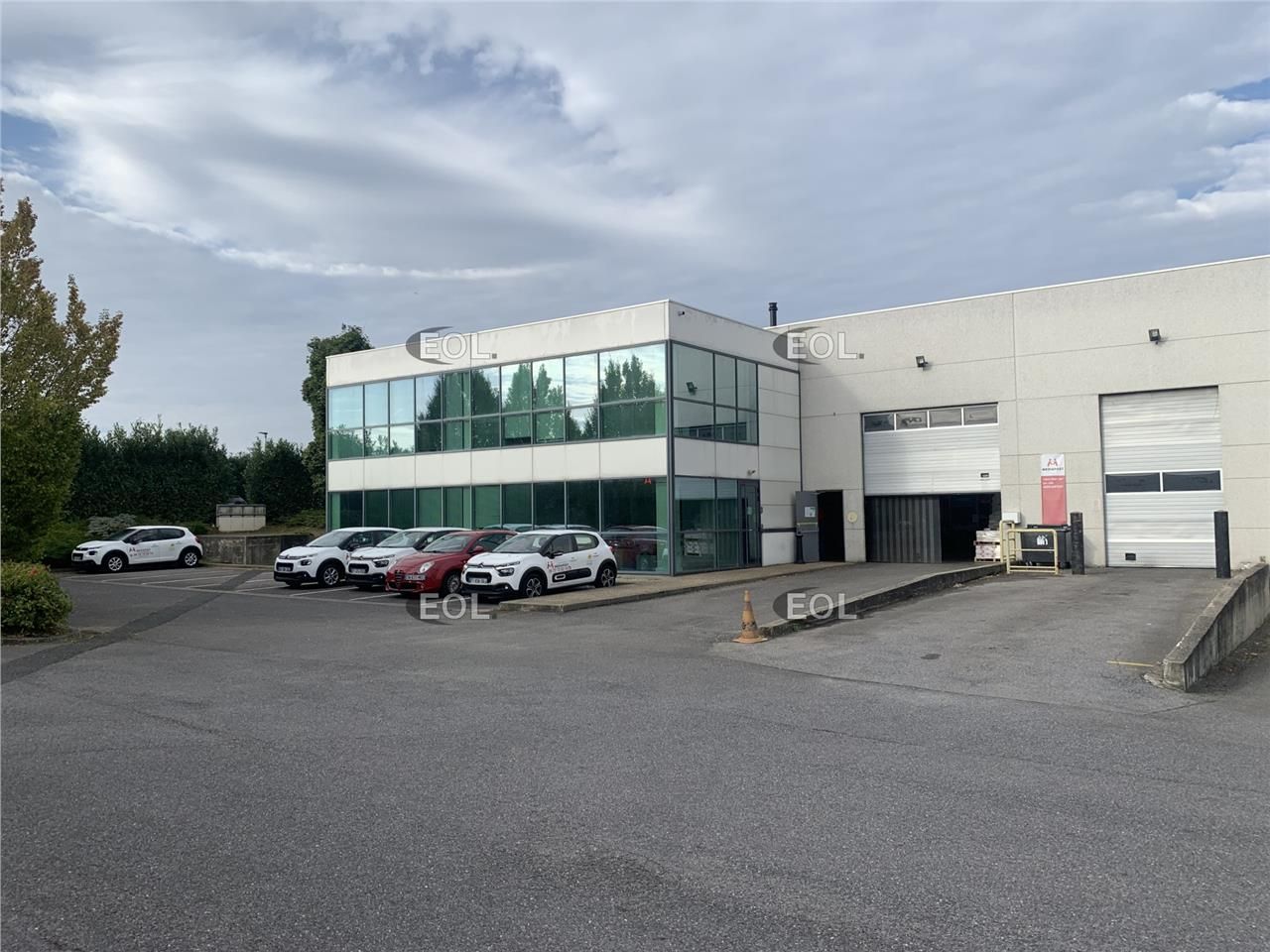 Location Entrepôt 1332 m² non divisibles