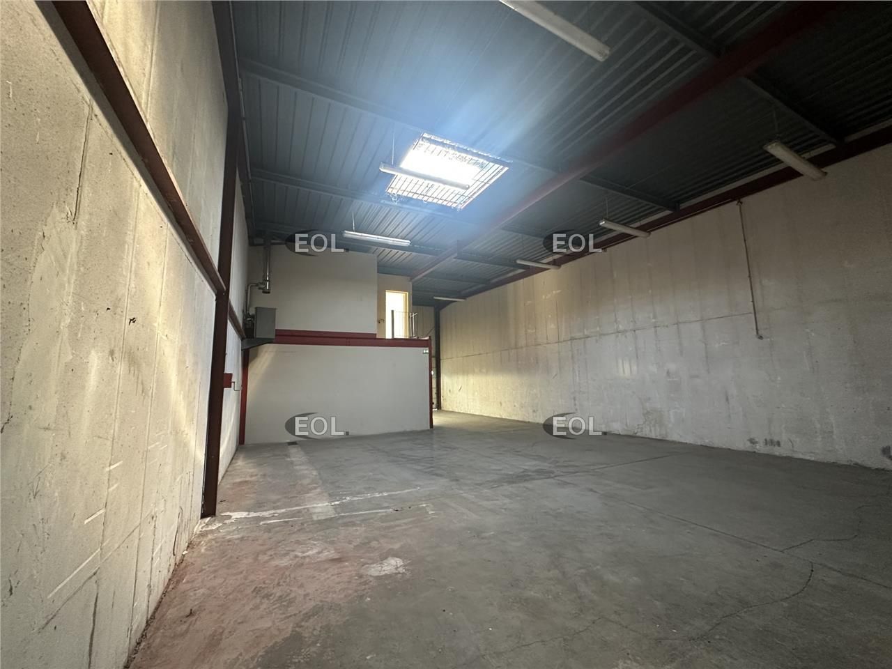 A LOUER - Entrepôt avec bureaux de 245 m² à Champigny-sur-Marne (94)