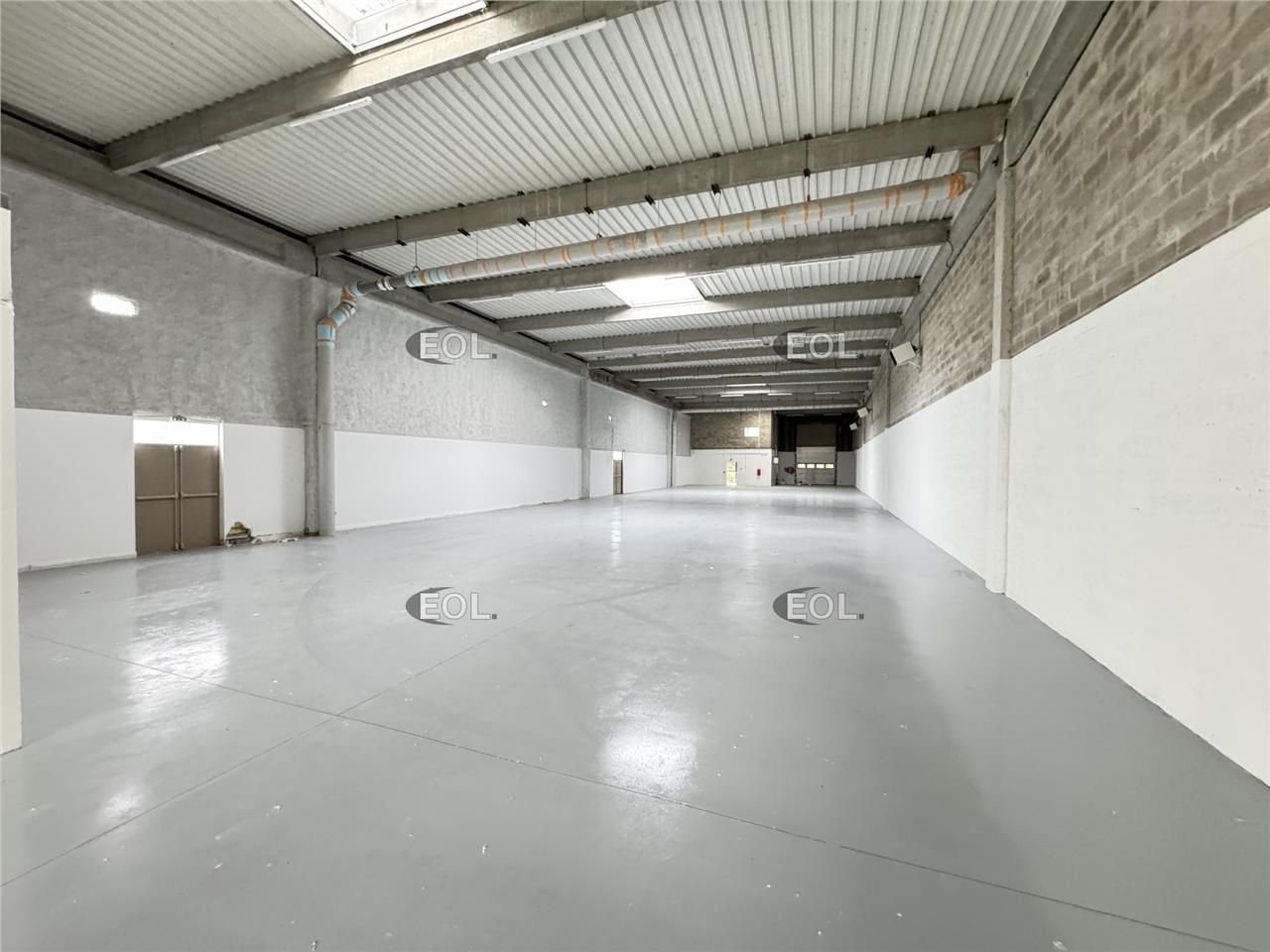 A LOUER - Locaux d'activité de 880 m²