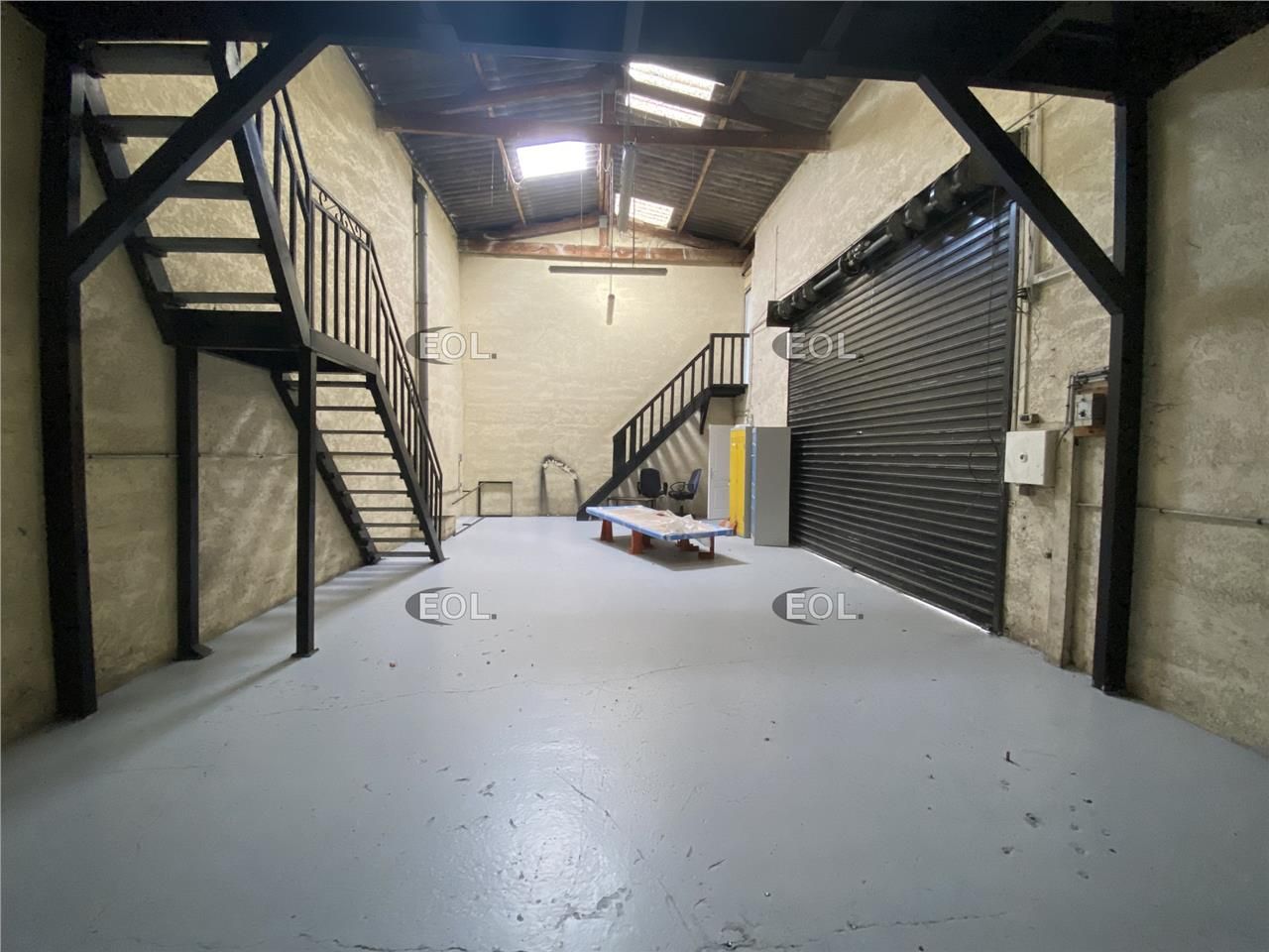 Local d'activités avec bureaux d'accompagnement à Combs la Ville