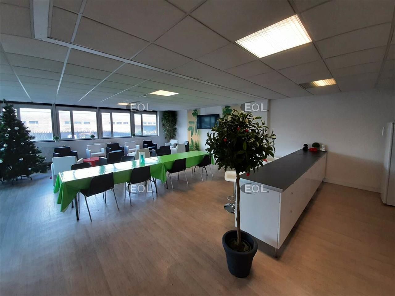 EXCLUSIVITE EOL - A VENDRE Bureaux de 536 m² avec parkings au pied de la gare de VITRY-SUR-SEINE (94)