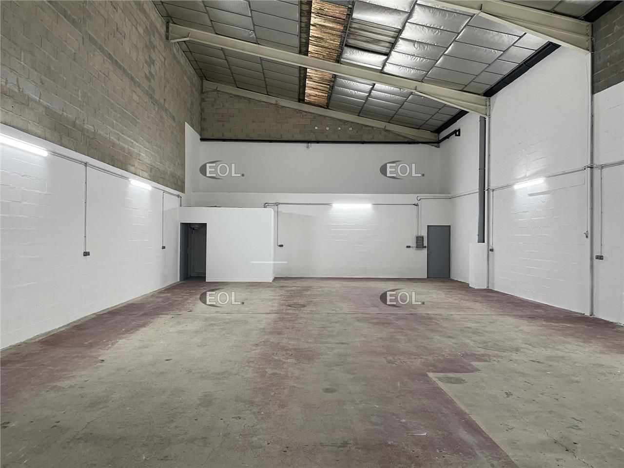 A LOUER : Local d'activités de 248 m²