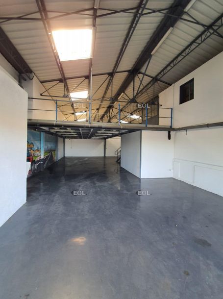 Vente Local d'activités 1495 m² non divisibles