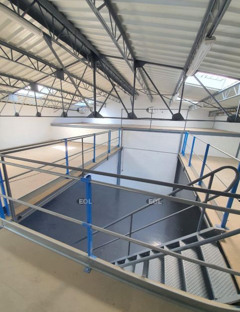 A vendre / A louer - Batiment indépant de 1 500 m² à Coulommiers