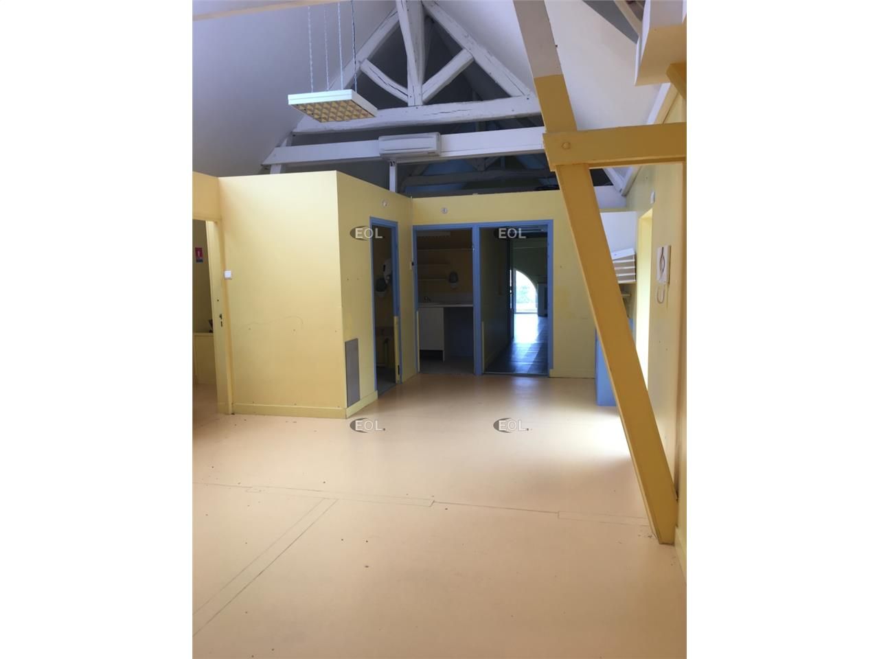 A LOUER - Bâtiment de bureaux d'environ 600 m²