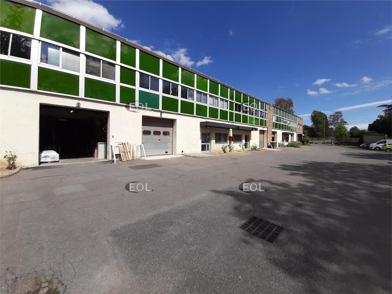A LOUER - Local d'activité avec bureaux de 350 m² aux Ulis (91)