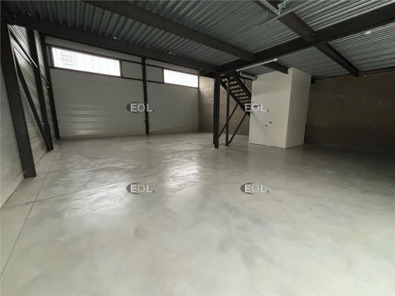 Locaux d'activités avec bureaux d'accompagnement.