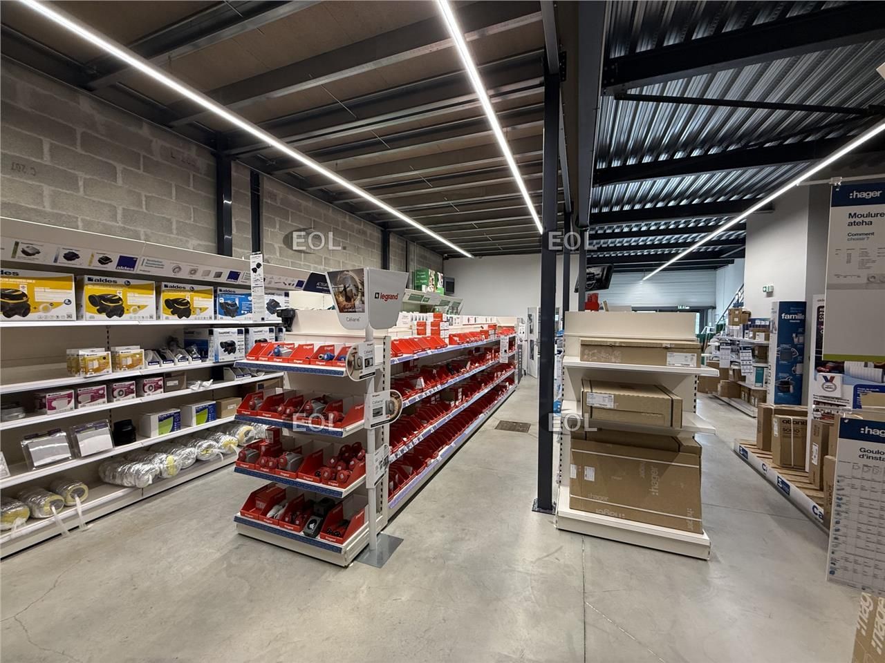 A LOUER / A VENDRE - Cellule d'activité et bureaux de 289 m²