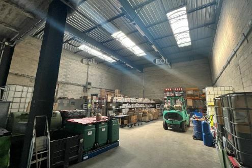 Location Entrepôt 382 m² non divisibles